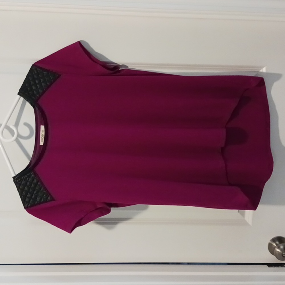 Arden B tee with faux leather quilted shoulders/collar. Size L